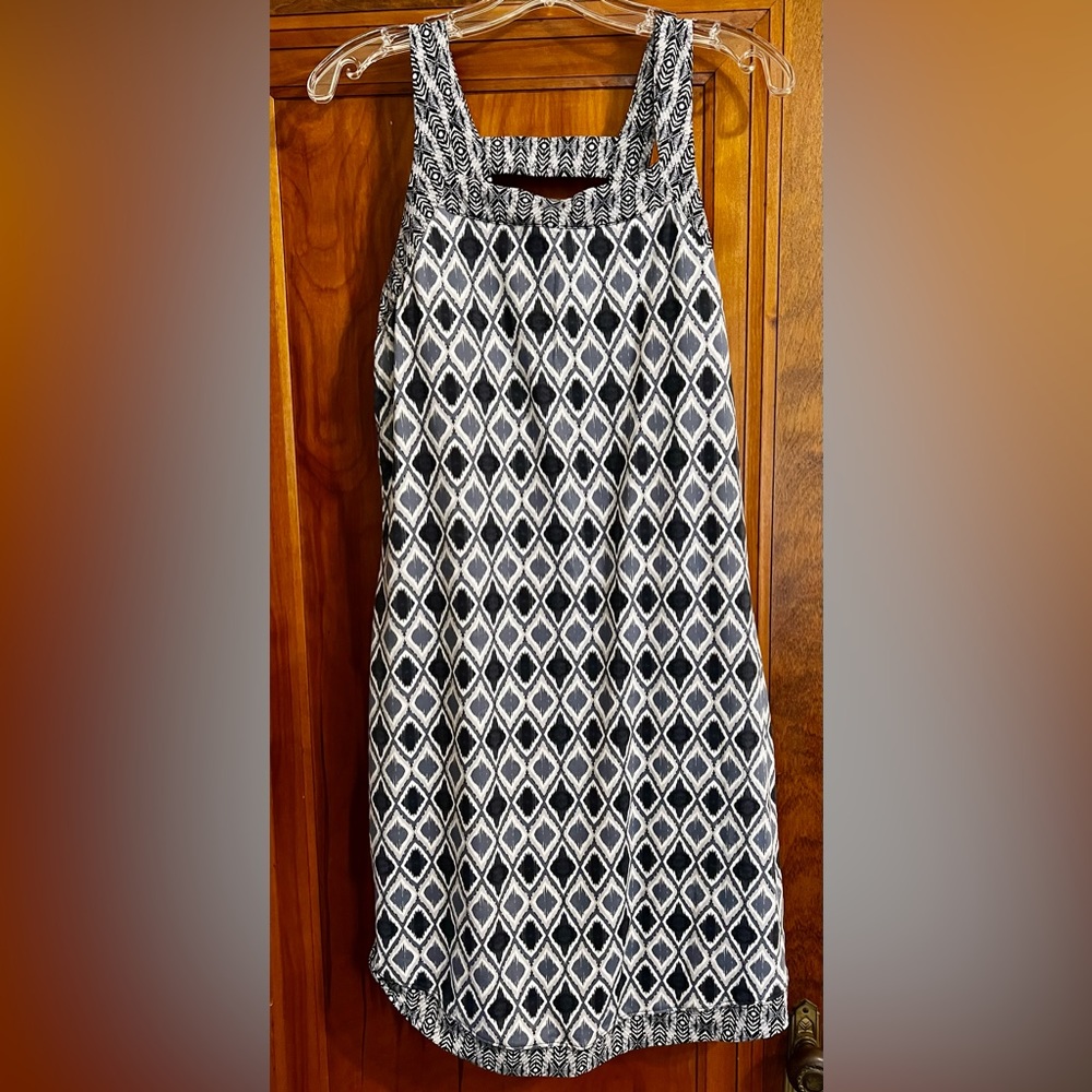 Title Nine Ladder Back Diamelete Active Dress Ikat Print Shelf Bra Size L